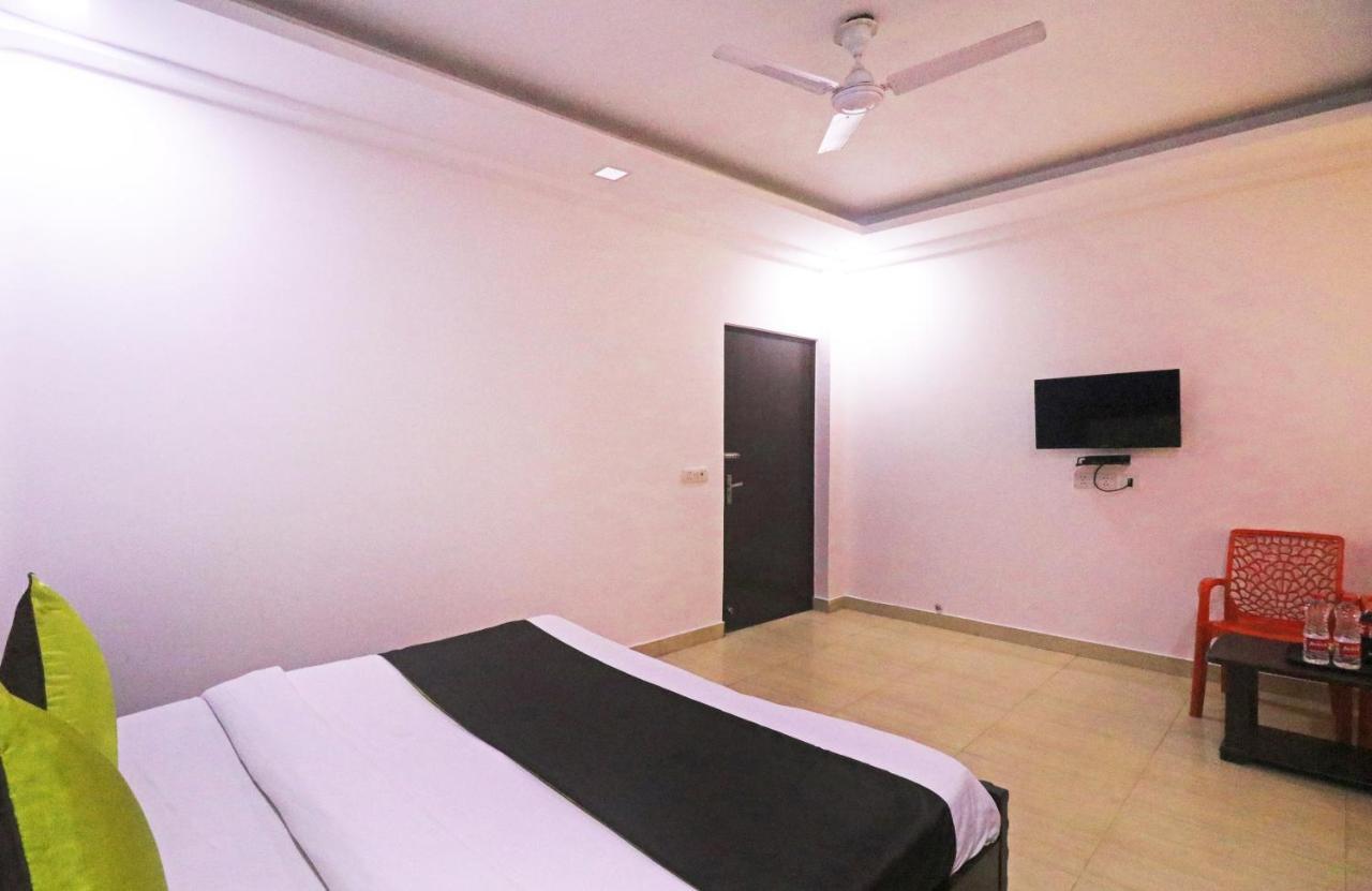 Hotel Ashoka Palace Near Igi Airport New Delhi Exterior photo