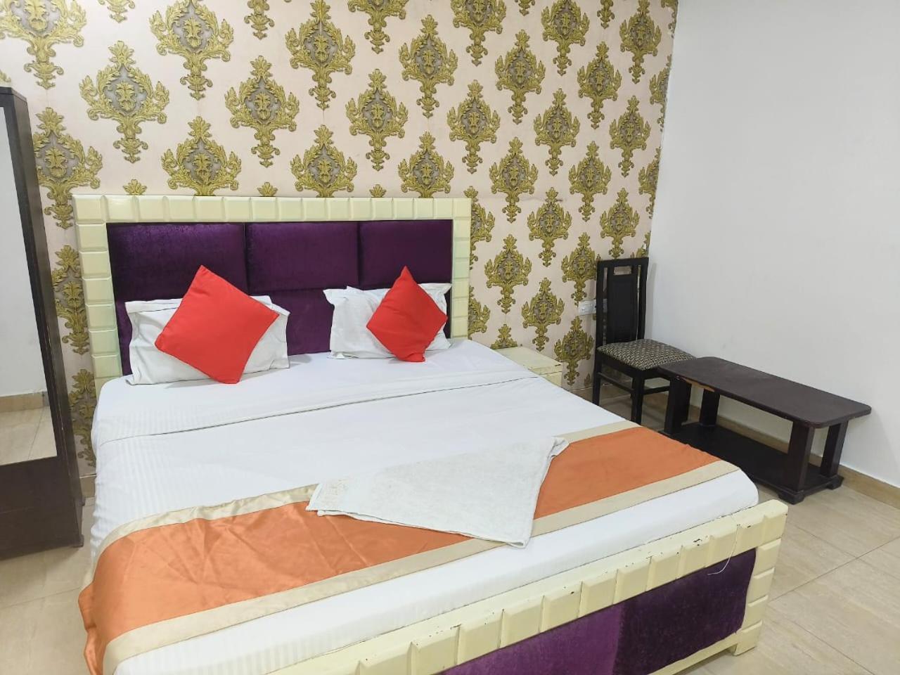 Hotel Ashoka Palace Near Igi Airport New Delhi Exterior photo