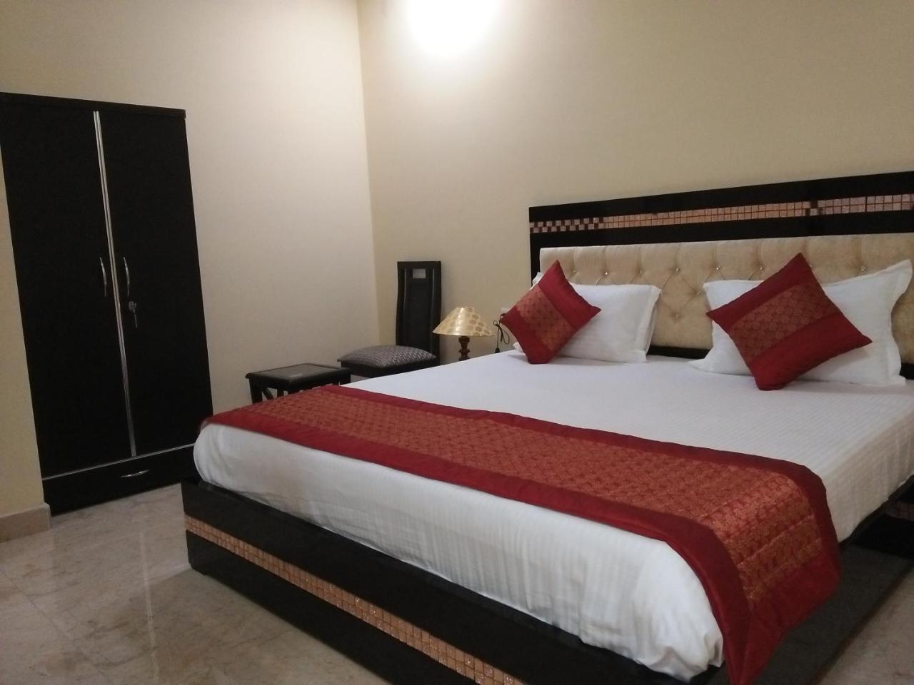 Hotel Ashoka Palace Near Igi Airport New Delhi Exterior photo