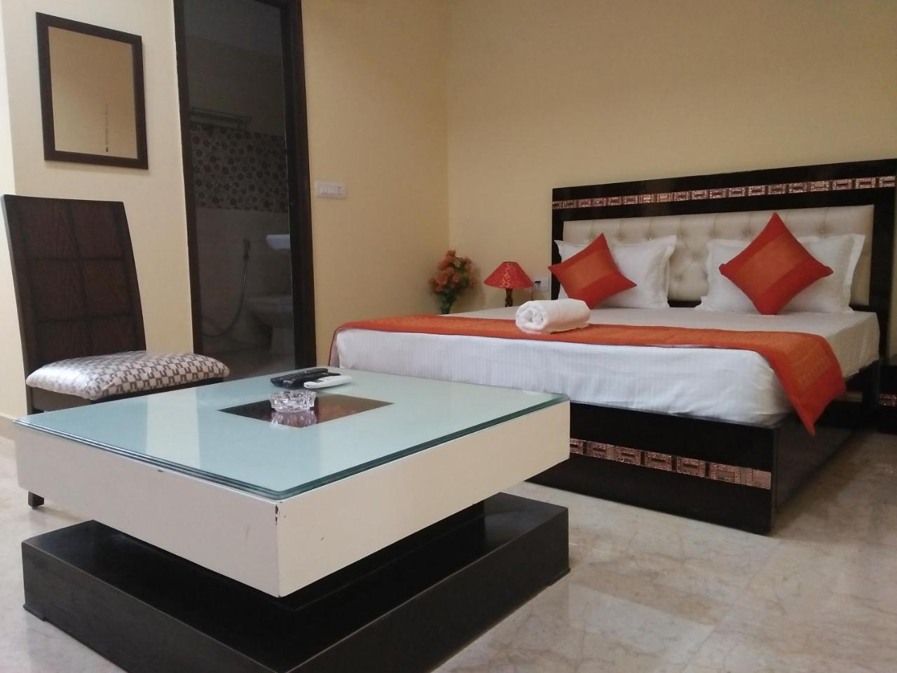 Hotel Ashoka Palace Near Igi Airport New Delhi Exterior photo